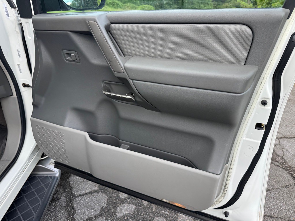 2004 Nissan Armada Image 20