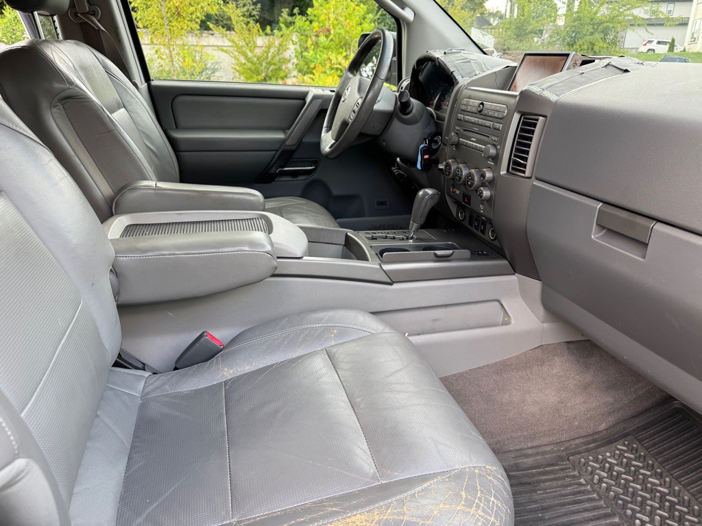 2004 Nissan Armada Image 21