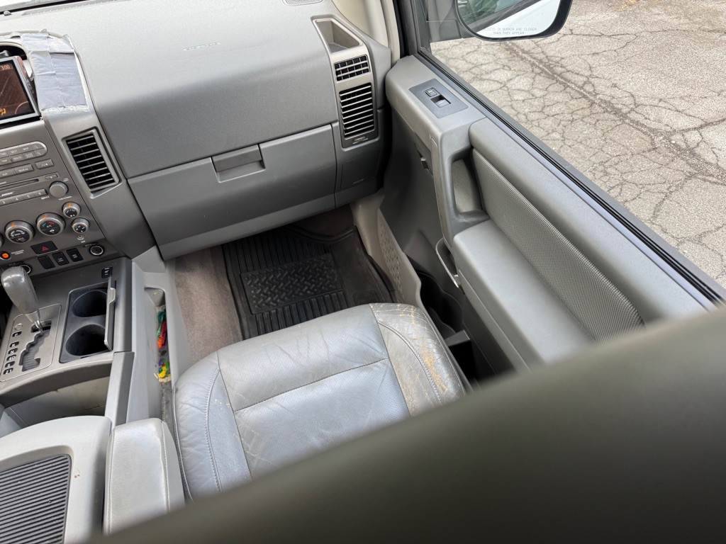 2004 Nissan Armada Image 24