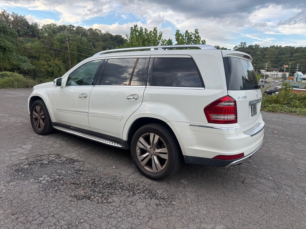 2011 Mercedes-Benz GL-Class Image 2