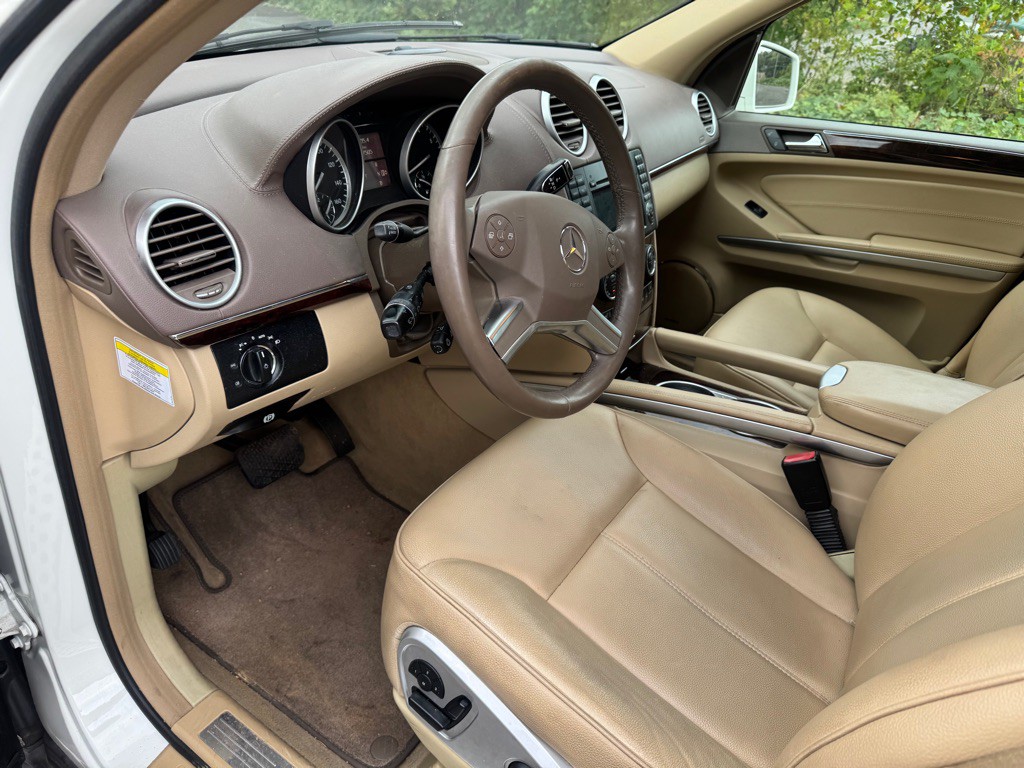 2011 Mercedes-Benz GL-Class Image 26