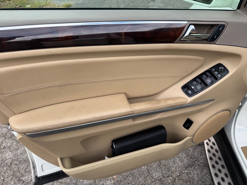 2011 Mercedes-Benz GL-Class Image 27