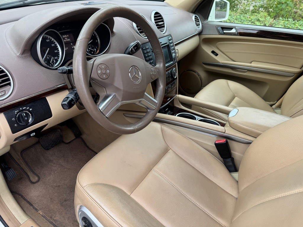 2011 Mercedes-Benz GL-Class Image 28