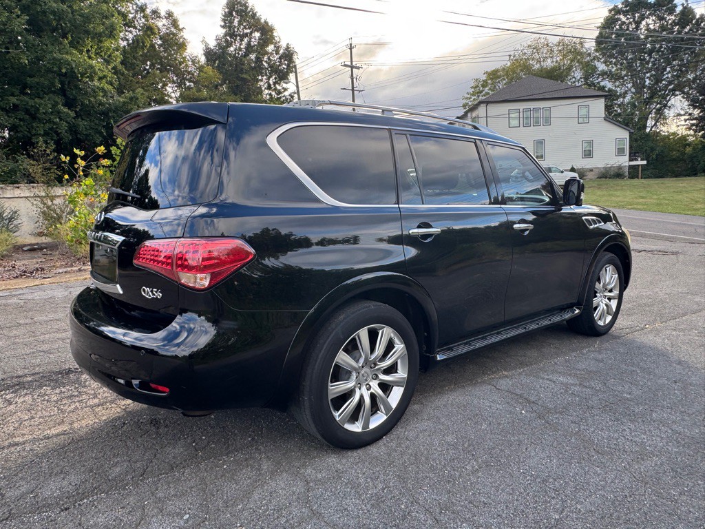 2011 INFINITI QX56 Image 4