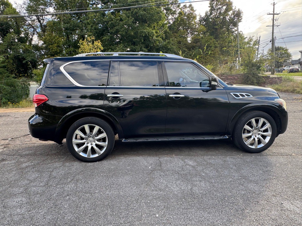 2011 INFINITI QX56 Image 6