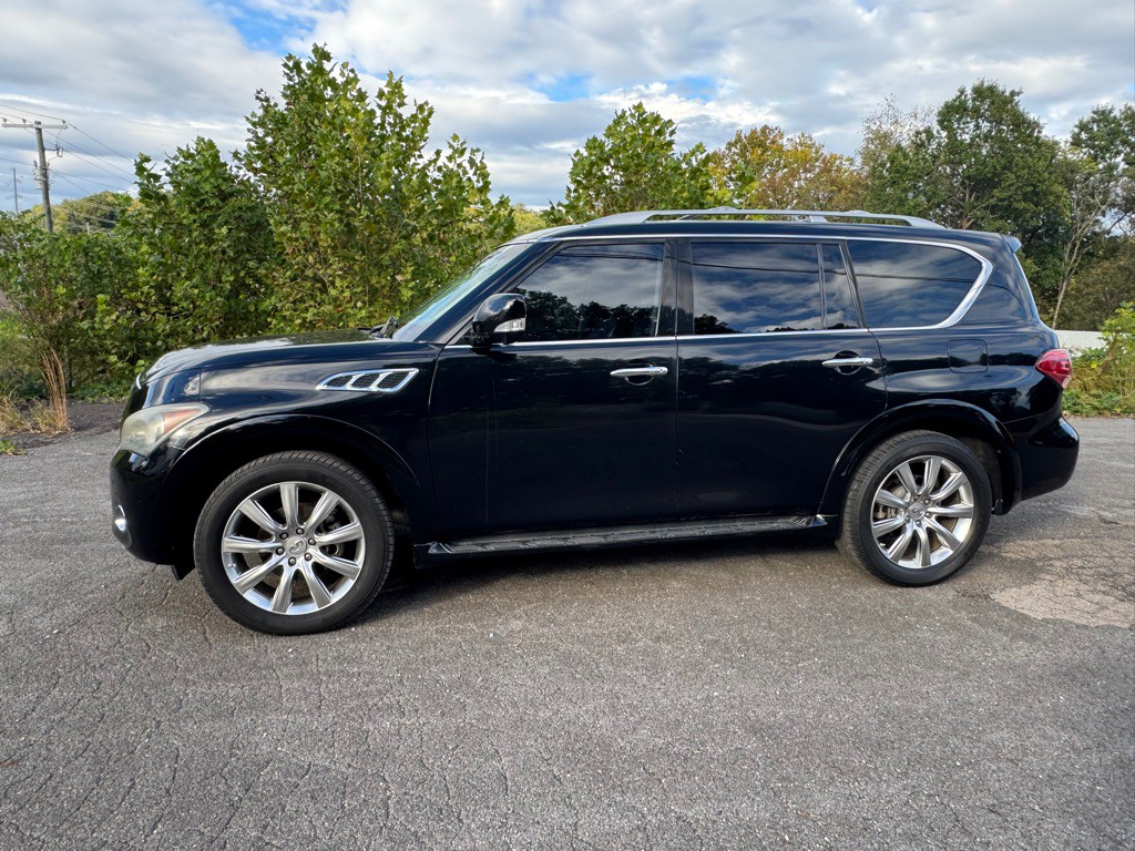 2011 INFINITI QX56 Image 10