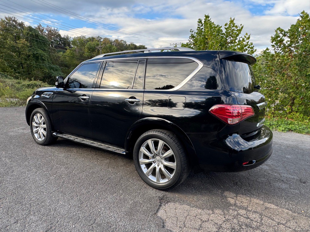 2011 INFINITI QX56 Image 11