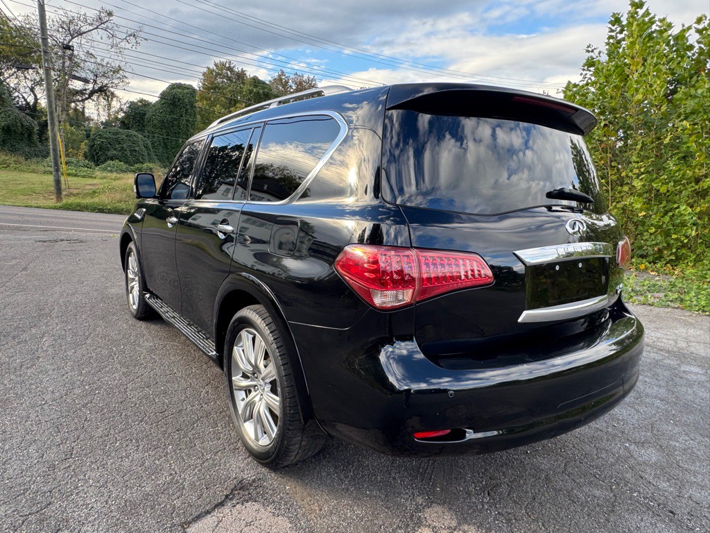 2011 INFINITI QX56 Image 12