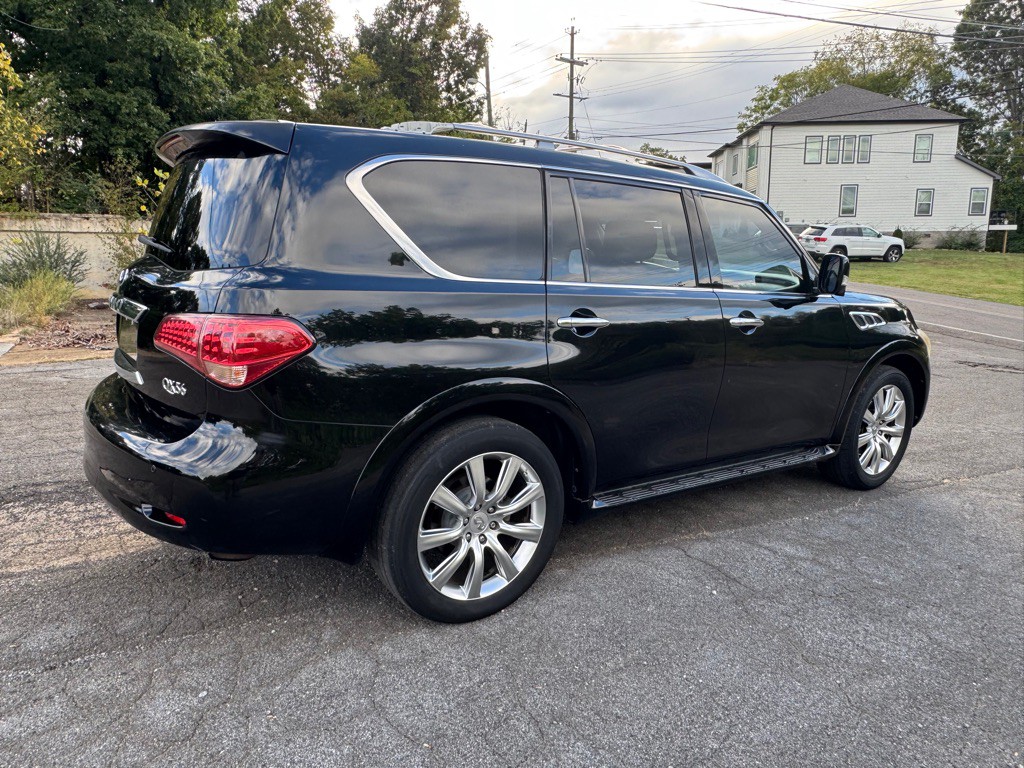 2011 INFINITI QX56 Image 13
