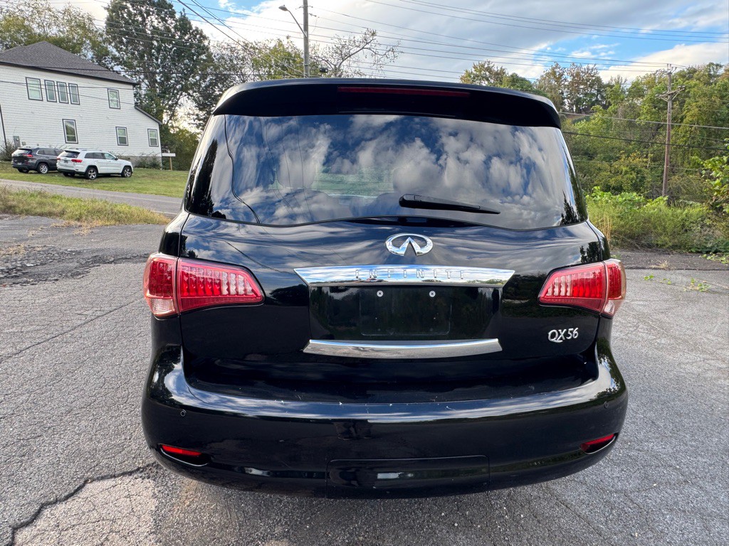 2011 INFINITI QX56 Image 15