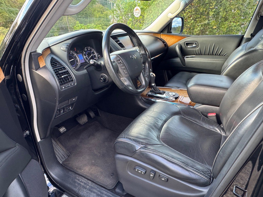 2011 INFINITI QX56 Image 19