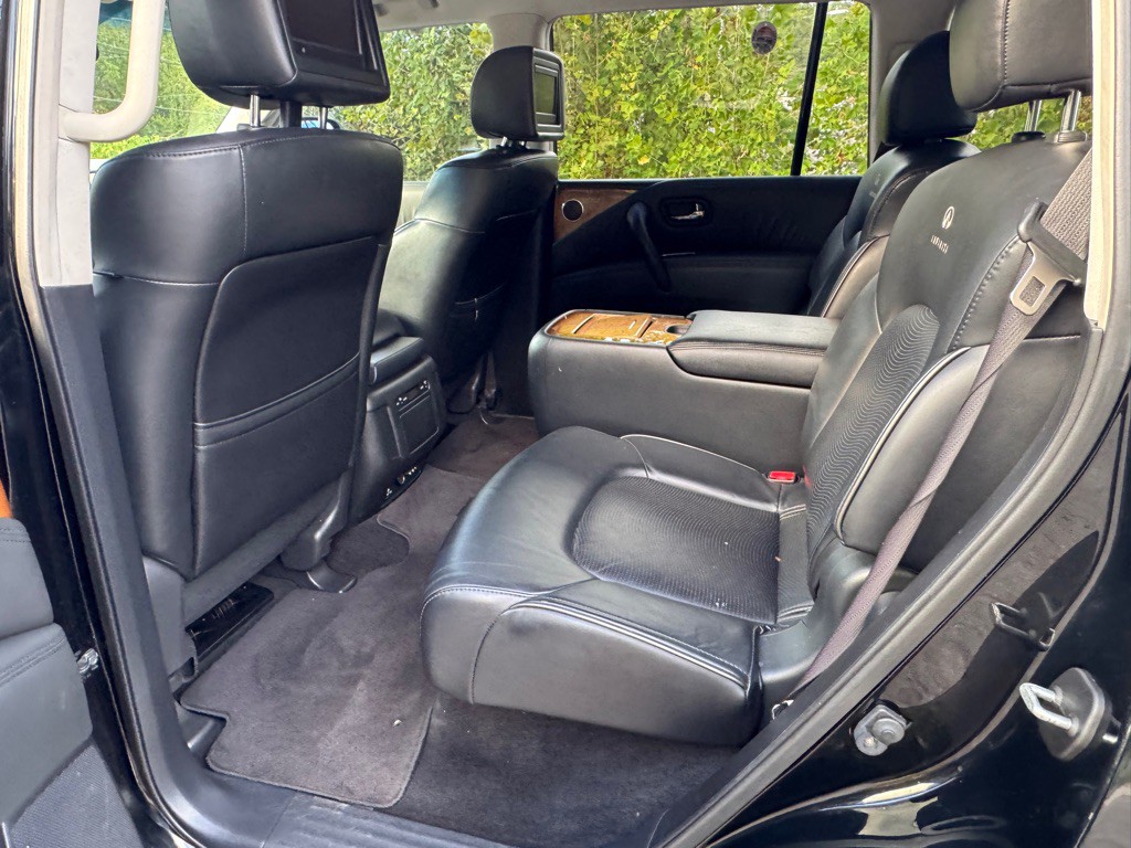 2011 INFINITI QX56 Image 20