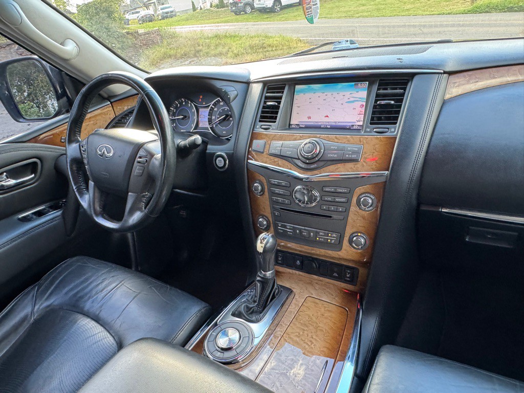 2011 INFINITI QX56 Image 22