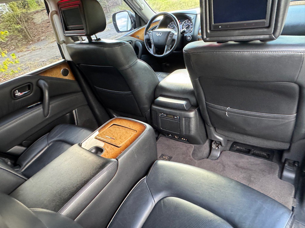 2011 INFINITI QX56 Image 26