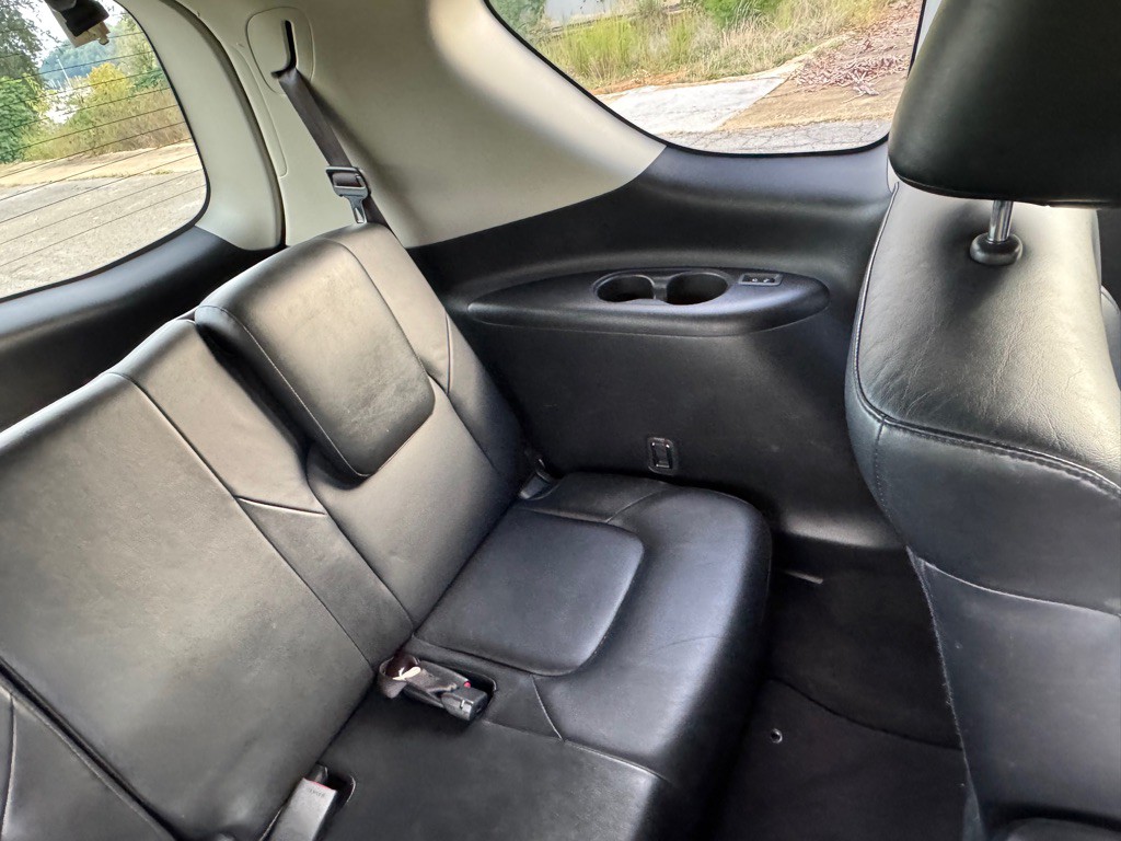 2011 INFINITI QX56 Image 27