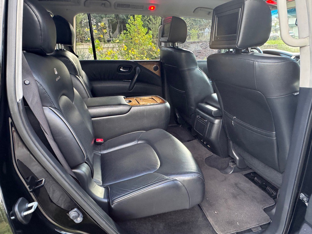 2011 INFINITI QX56 Image 29