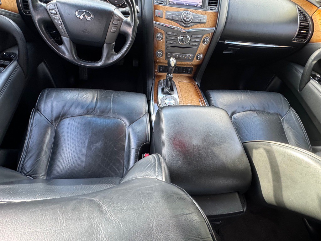 2011 INFINITI QX56 Image 31