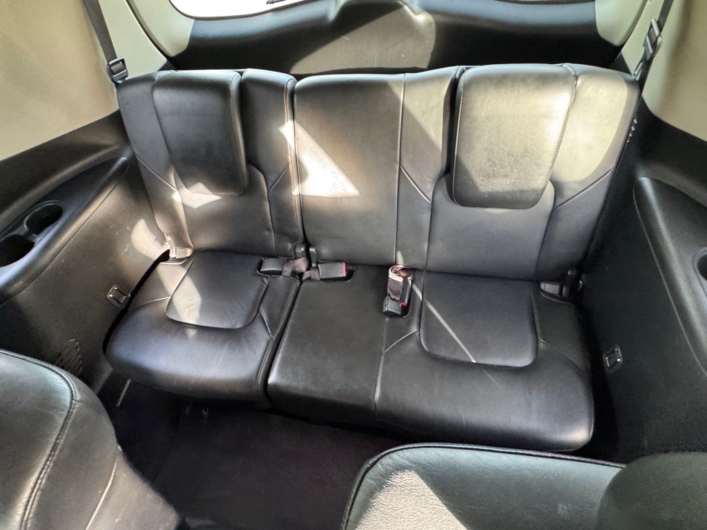 2011 INFINITI QX56 Image 36