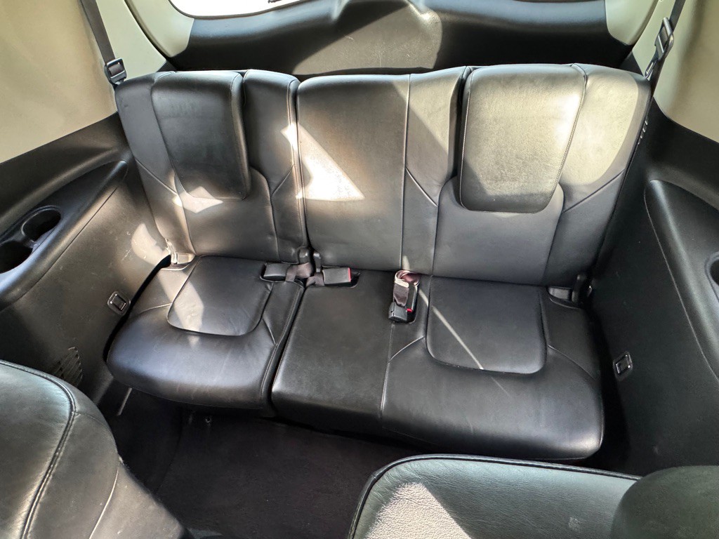 2011 INFINITI QX56 Image 37