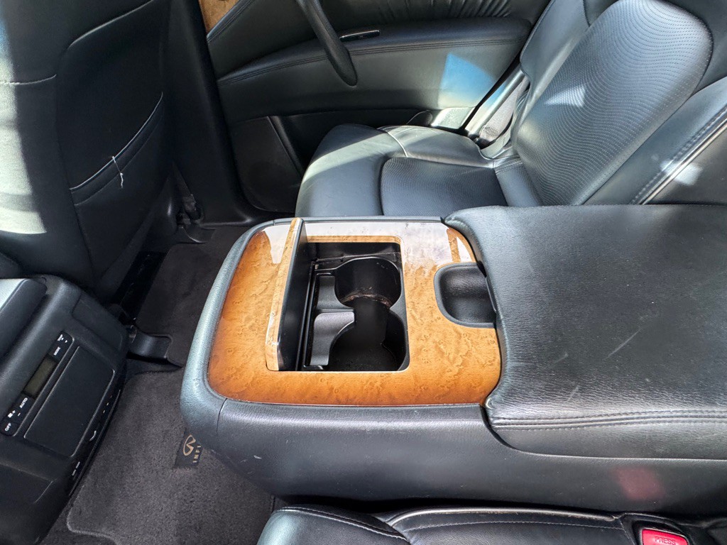 2011 INFINITI QX56 Image 38