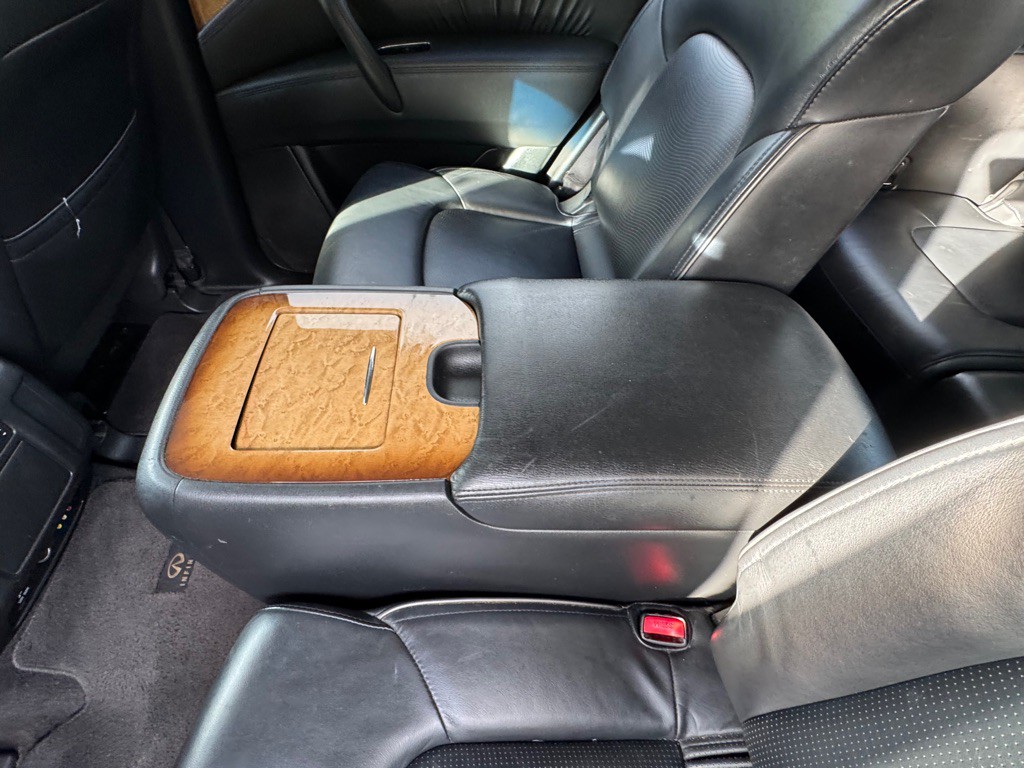 2011 INFINITI QX56 Image 39