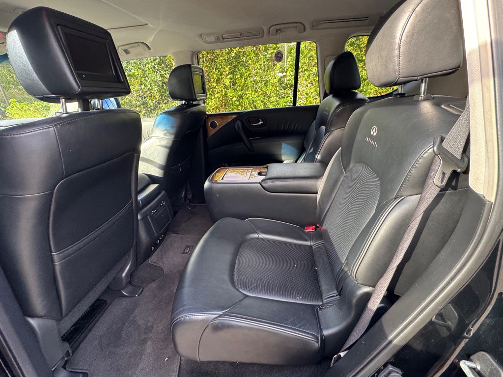 2011 INFINITI QX56 Image 40