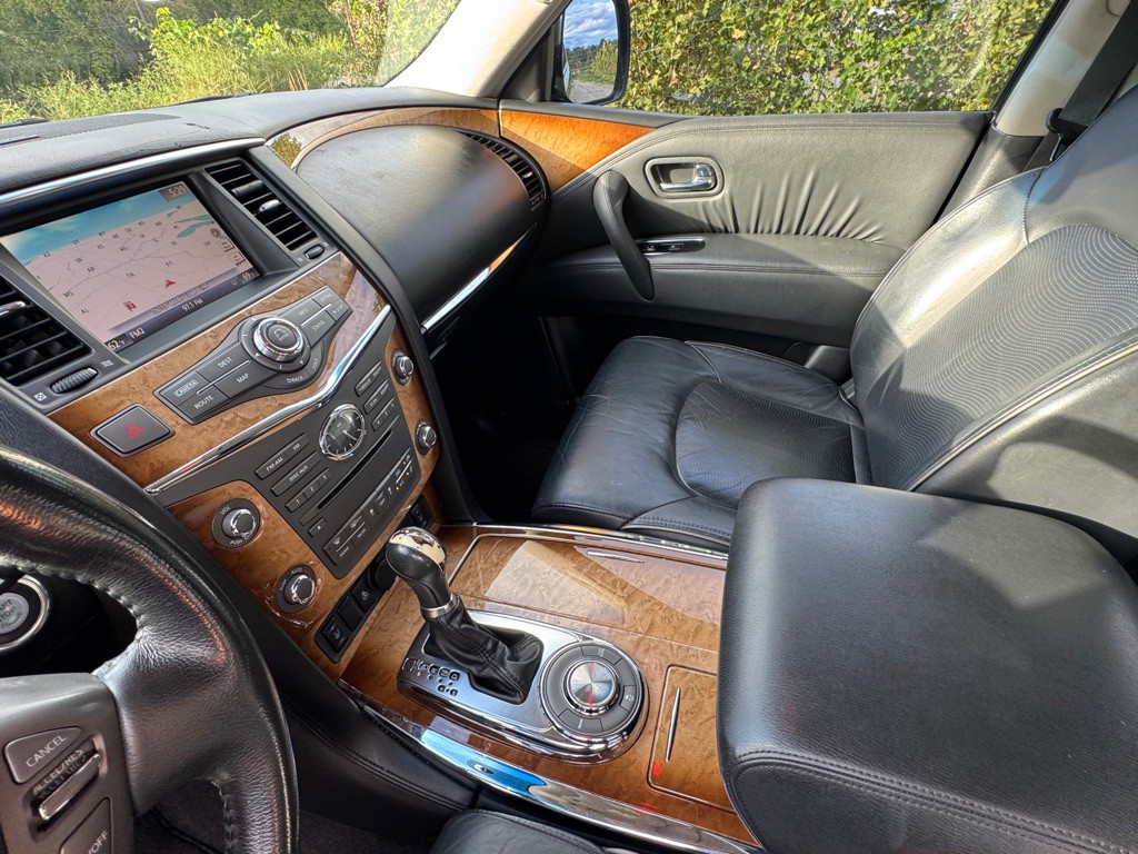 2011 INFINITI QX56 Image 44