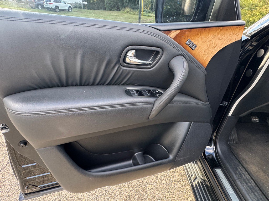 2011 INFINITI QX56 Image 46