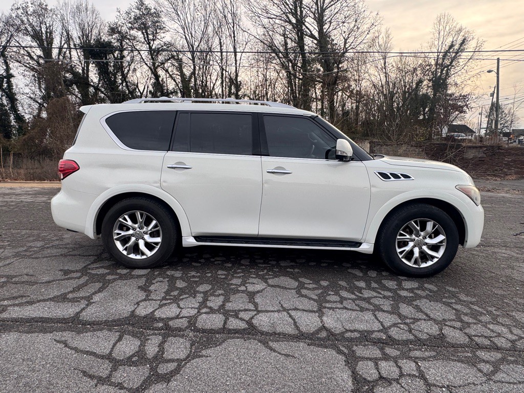 2013 INFINITI QX56 Image 4