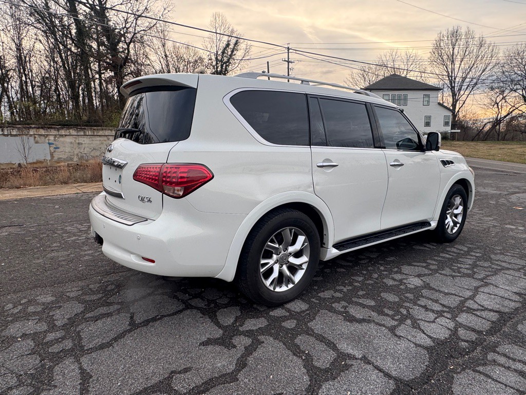 2013 INFINITI QX56 Image 5