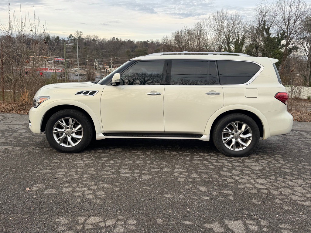 2013 INFINITI QX56 Image 9