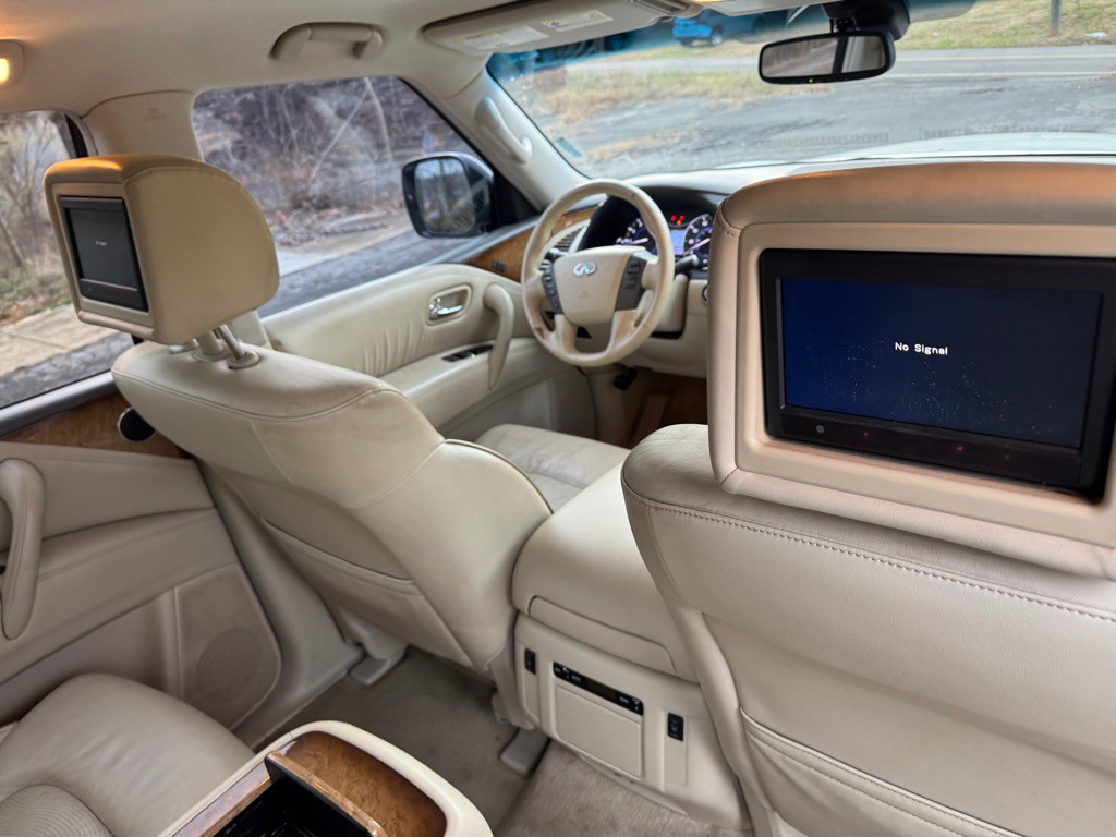 2013 INFINITI QX56 Image 21