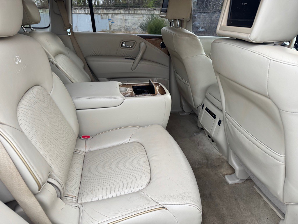 2013 INFINITI QX56 Image 24