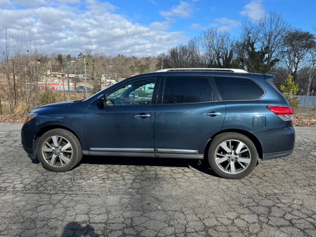 2013 Nissan Pathfinder Image 2