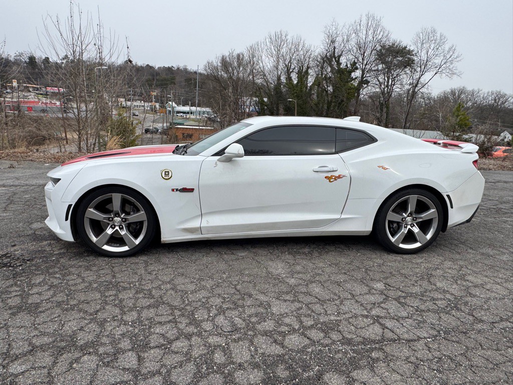 2016 Chevrolet Camaro Image 2