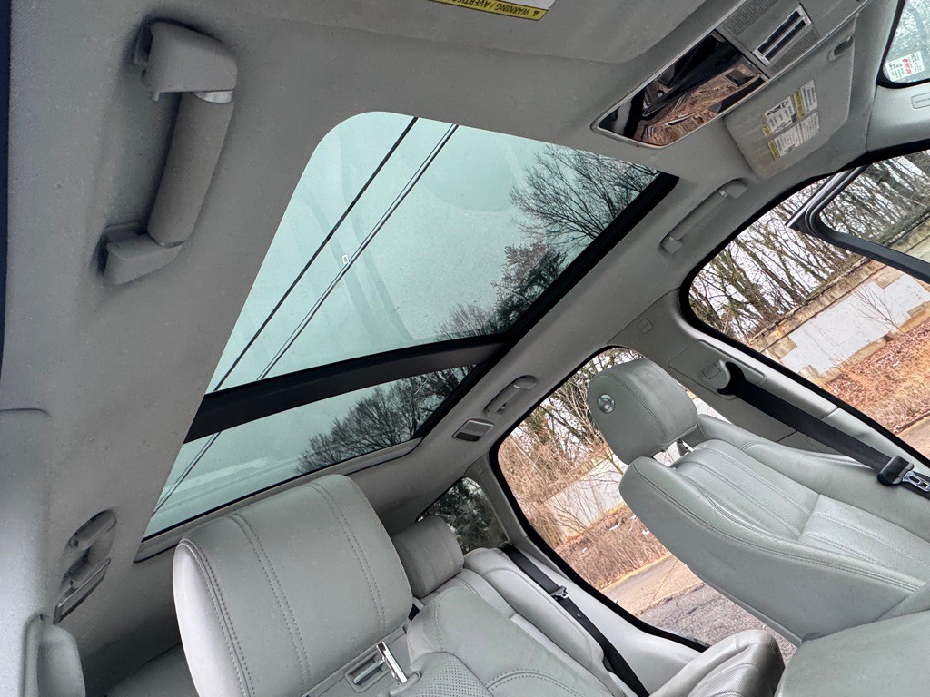 2014 Land Rover Range Rover Image 16