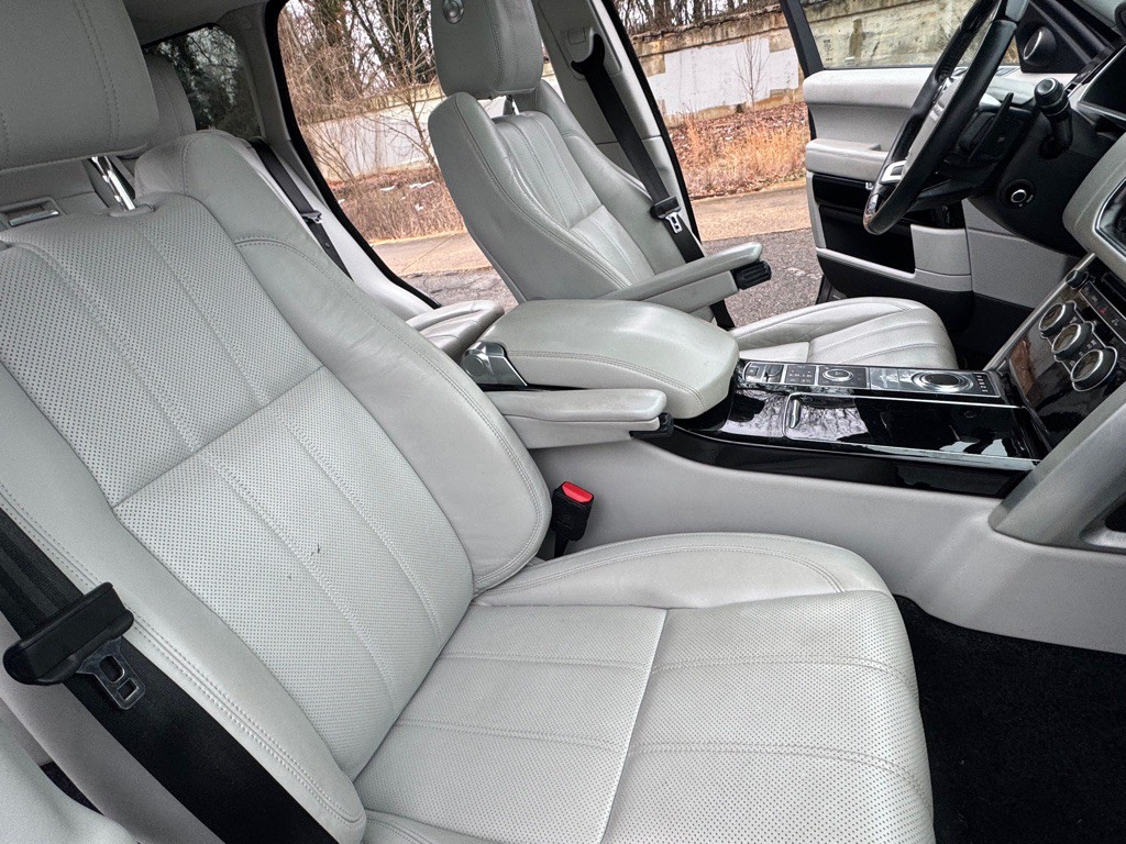 2014 Land Rover Range Rover Image 17