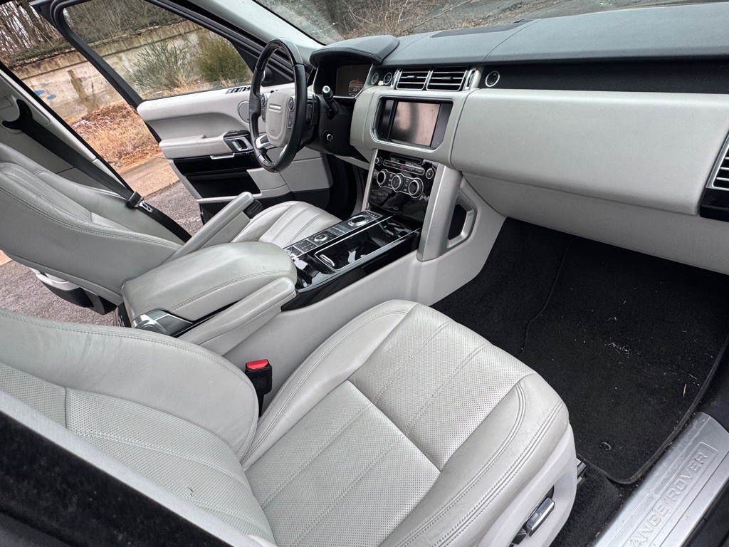 2014 Land Rover Range Rover Image 18