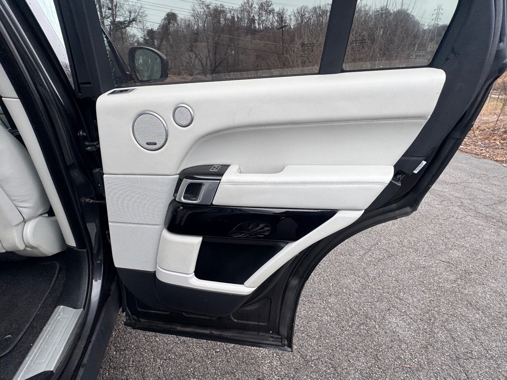 2014 Land Rover Range Rover Image 21