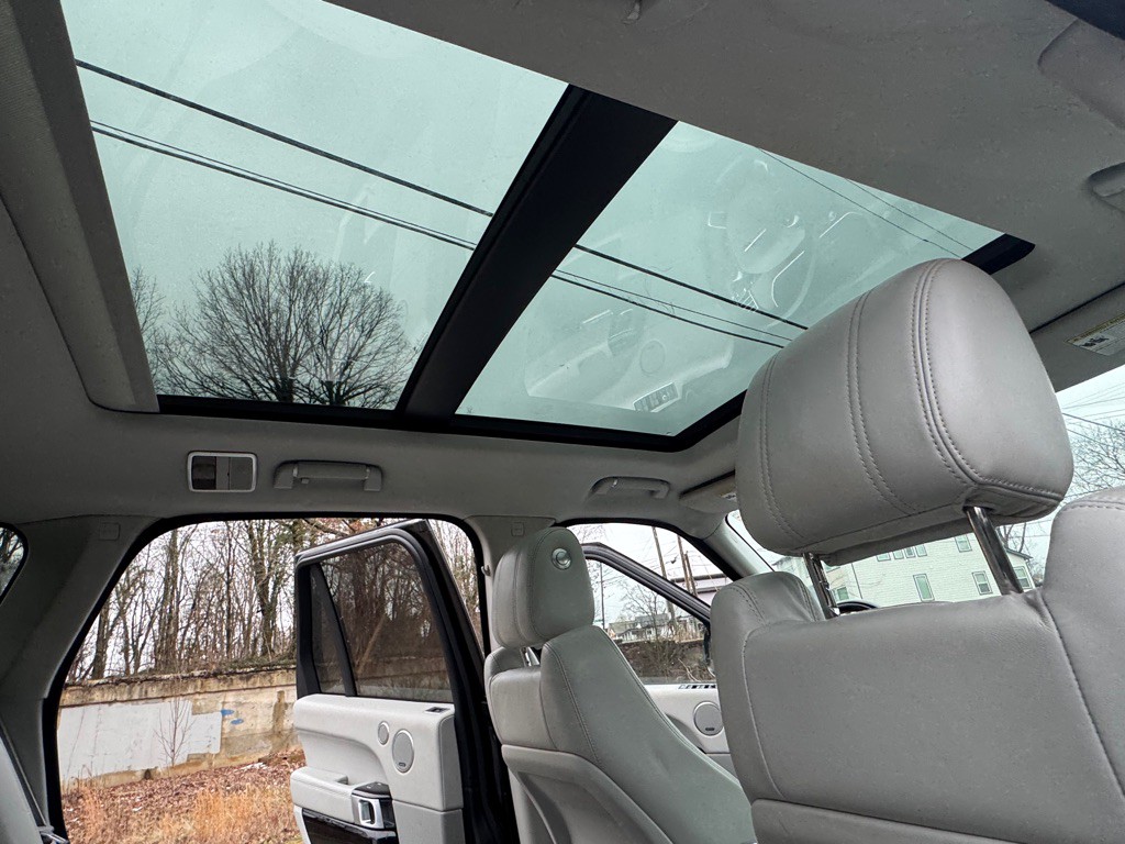 2014 Land Rover Range Rover Image 23