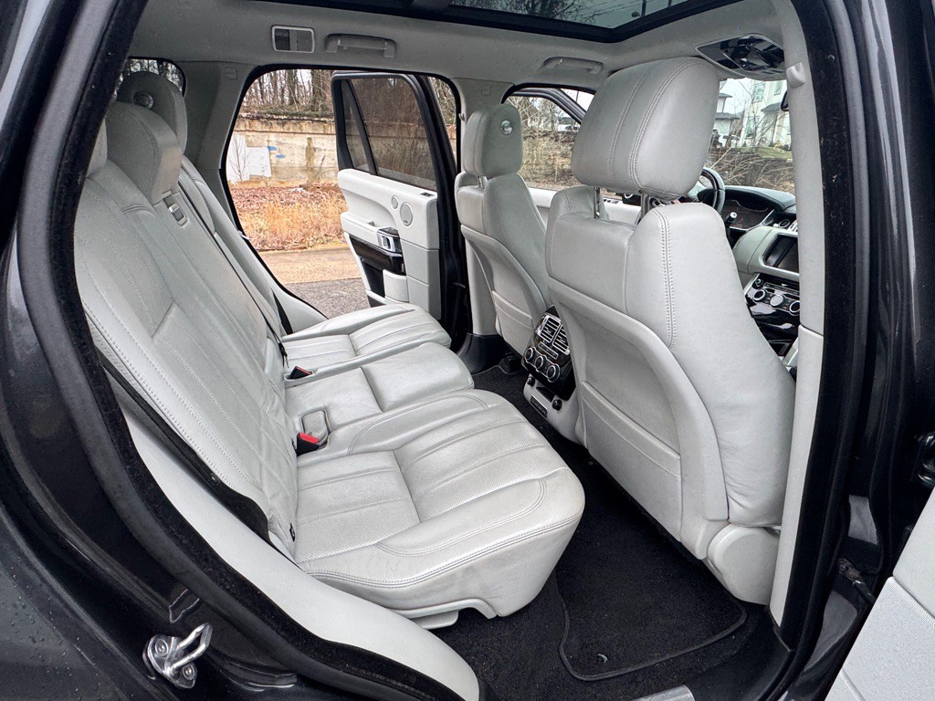 2014 Land Rover Range Rover Image 24