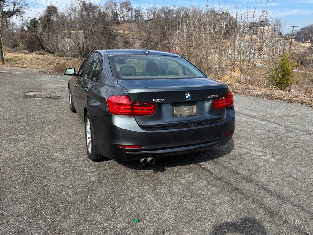 2014 BMW 3 Series Image 3