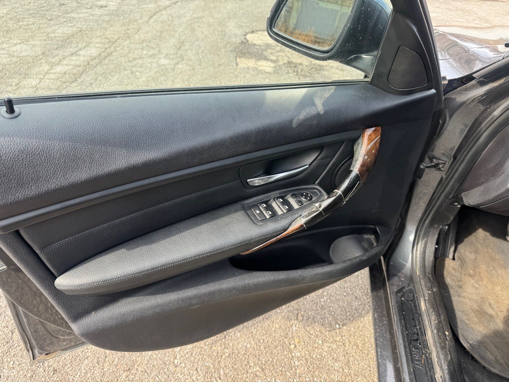 2014 BMW 3 Series Image 10