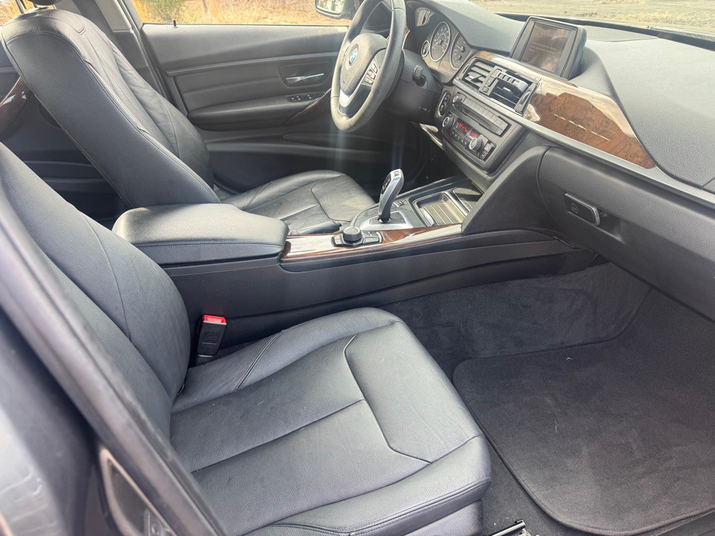 2014 BMW 3 Series Image 20