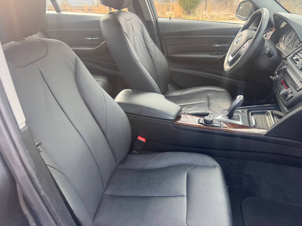 2014 BMW 3 Series Image 21