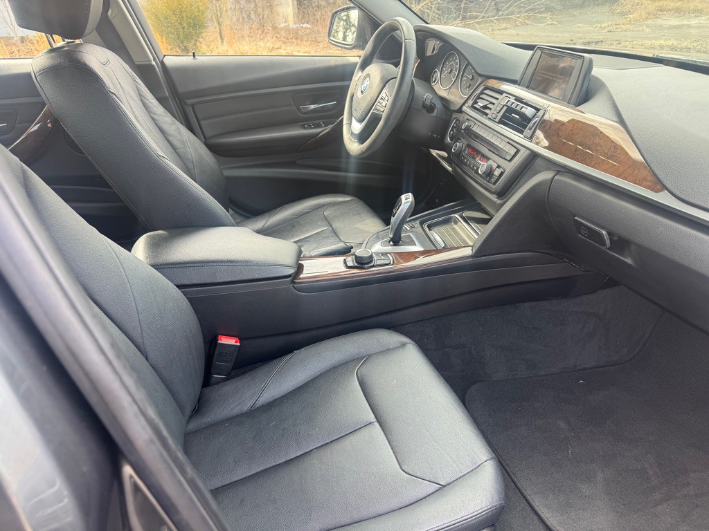 2014 BMW 3 Series Image 22
