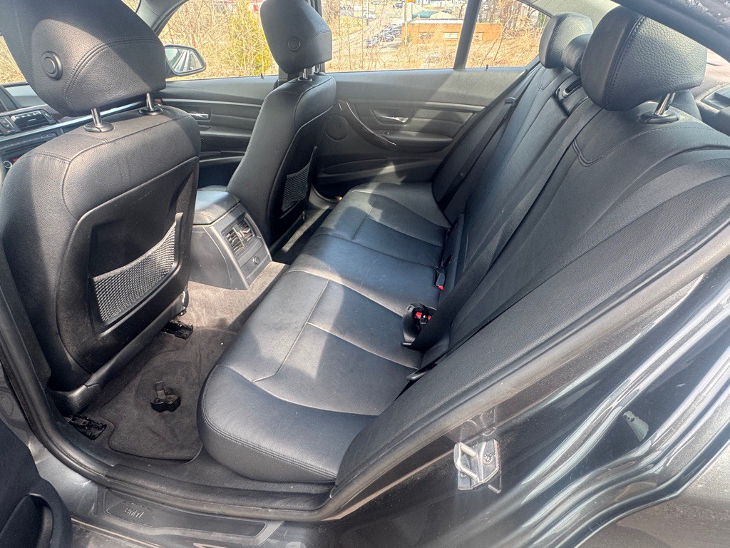 2014 BMW 3 Series Image 23