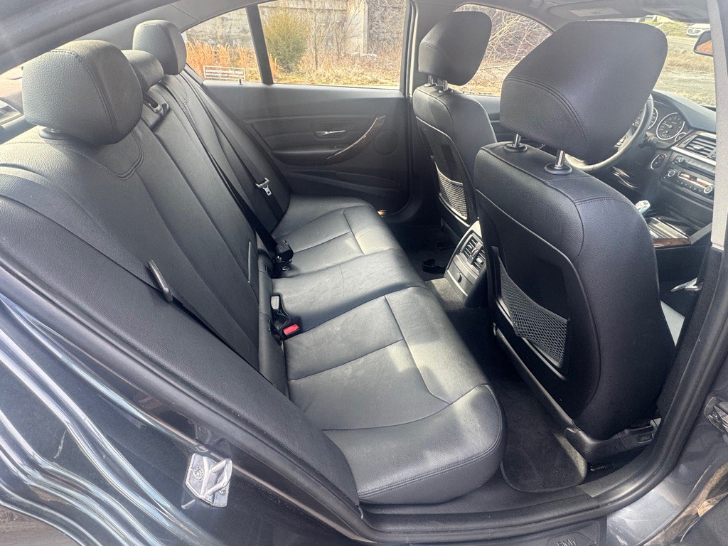 2014 BMW 3 Series Image 24