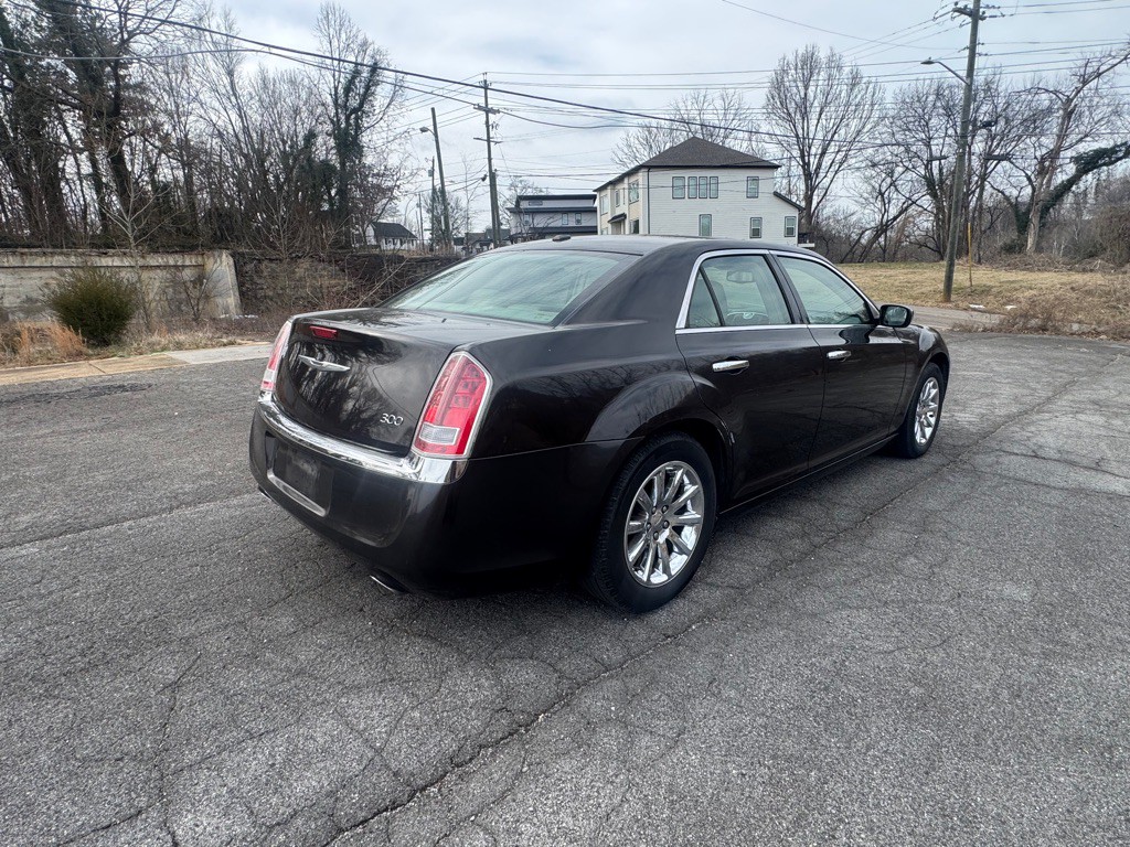 2012 Chrysler 300 Image 5