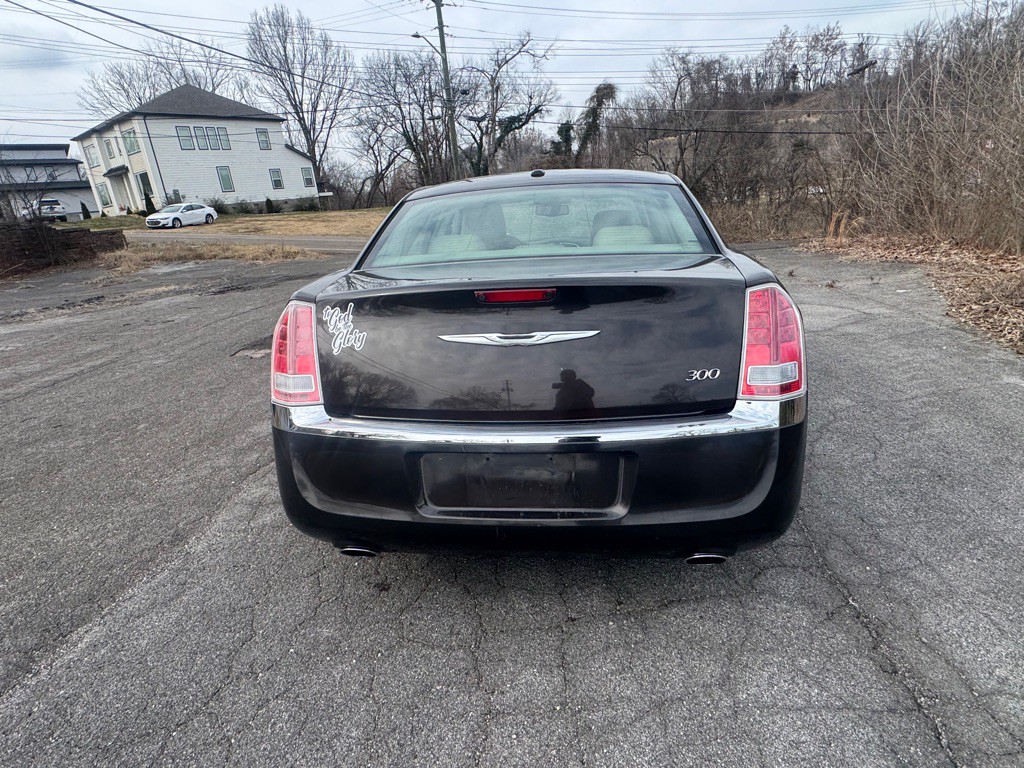 2012 Chrysler 300 Image 6